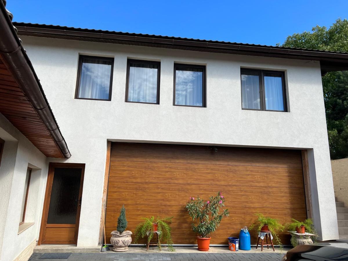 Casa Rafael Hotell Sighetu Marmaţiei Exteriör bild
